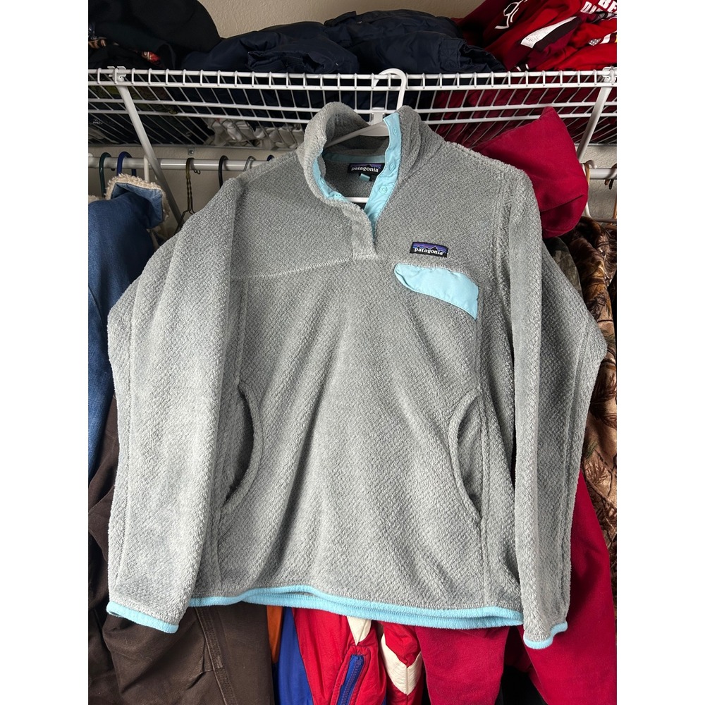 Patagonia gray and light blue fleece T snap
